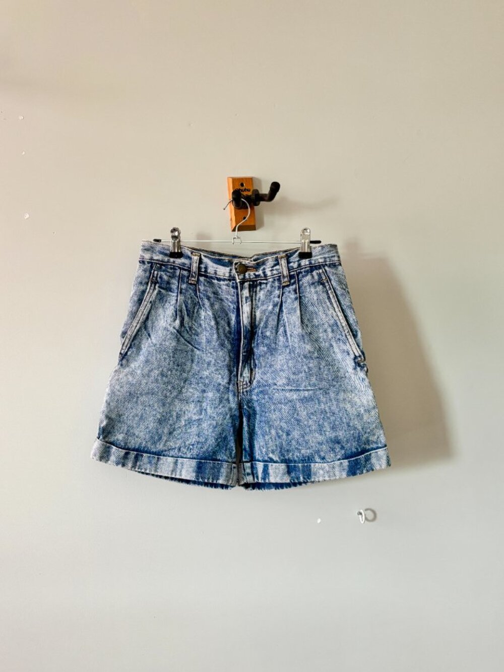 Vintage • high rise acid wash pleated denim mom shorts